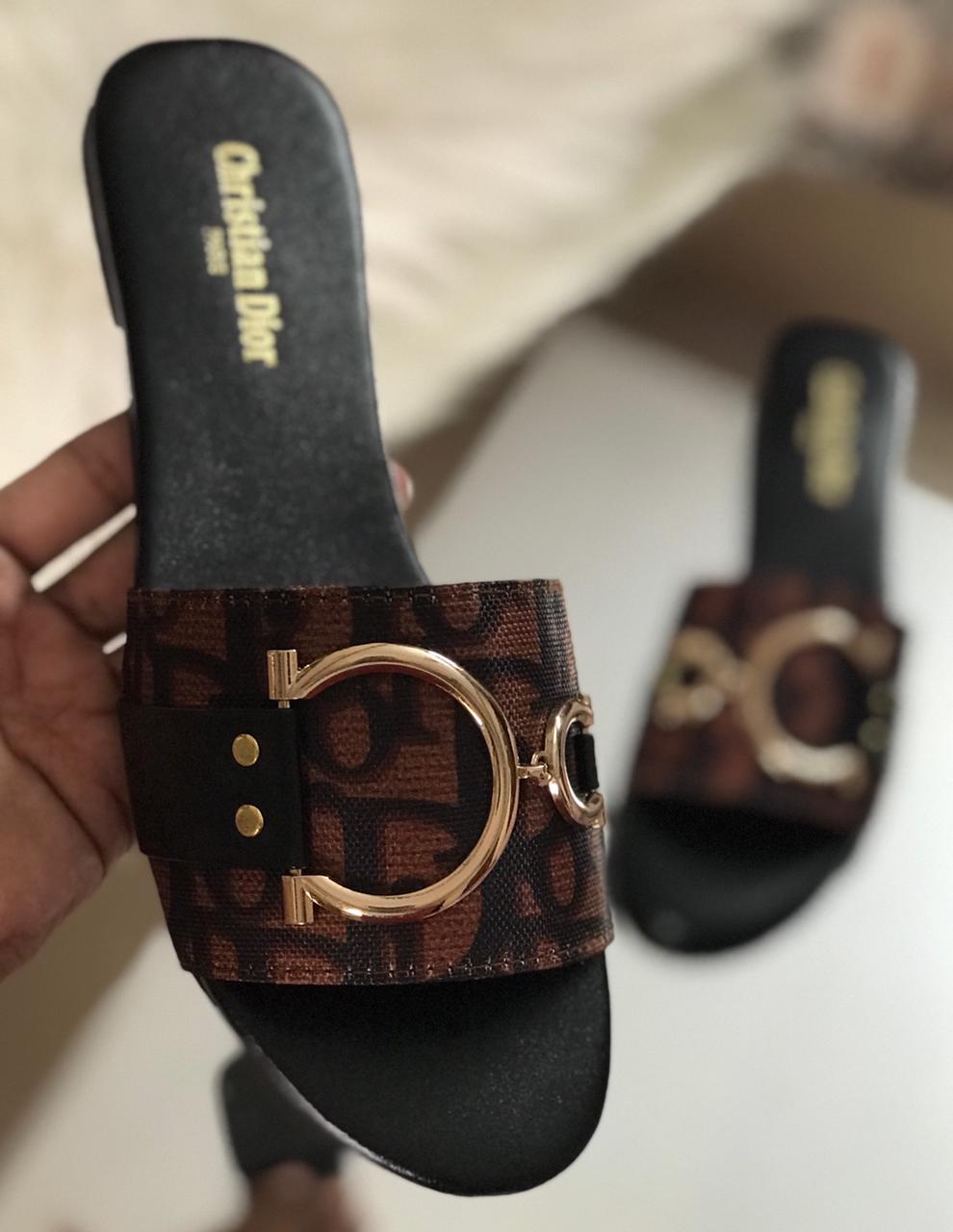 The Dìōr Slipper