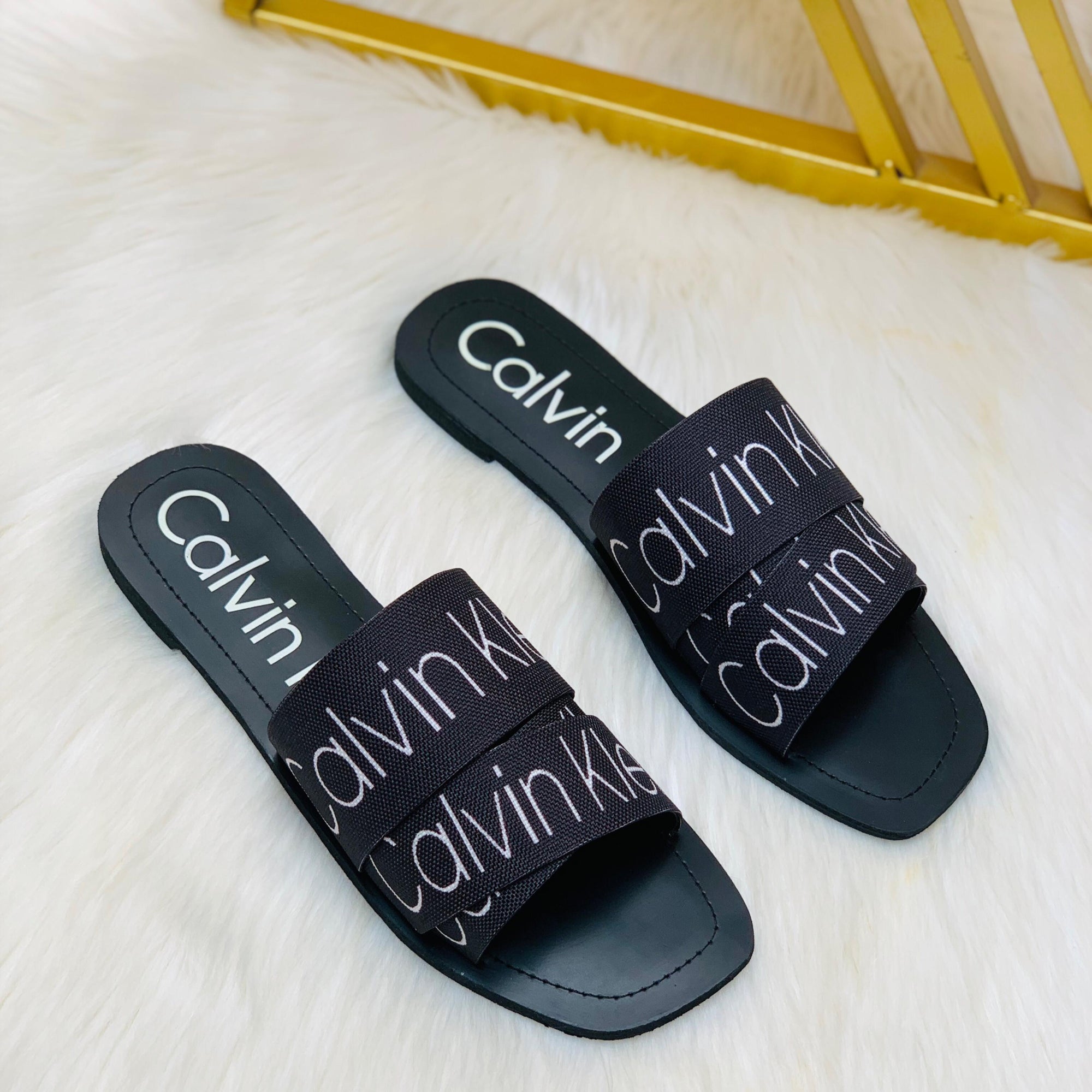 Çalvìñ Klein Flat Slides