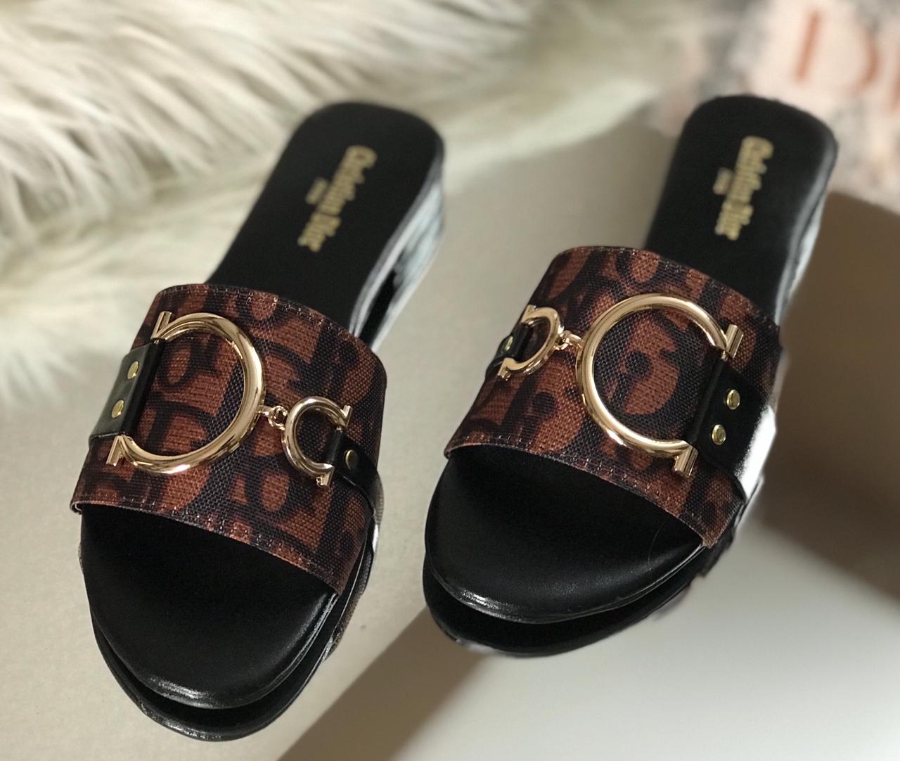The Dìōr Slipper