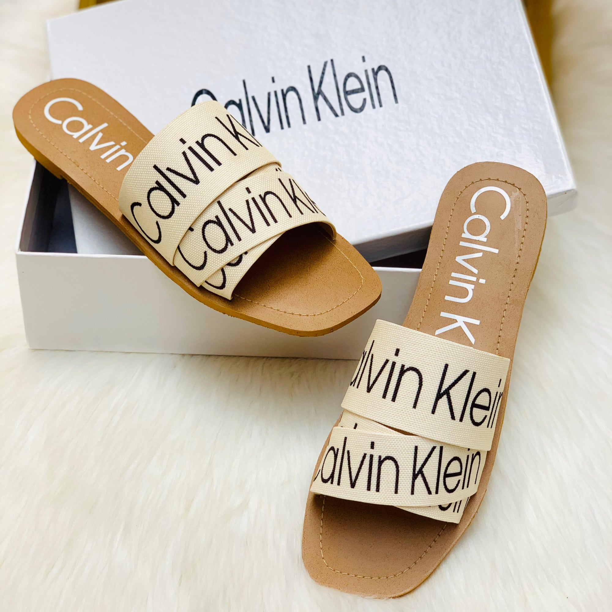 Çalvìñ Klein Flat Slides