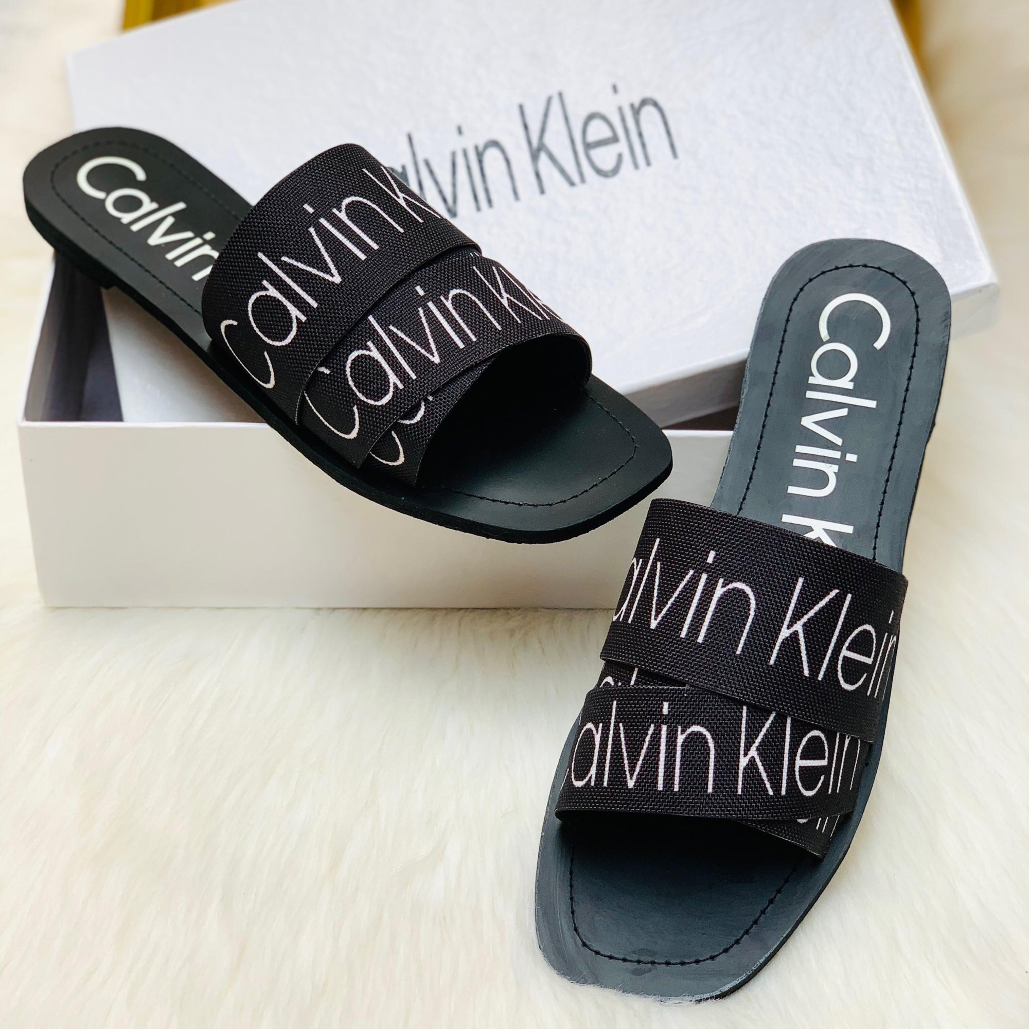 Çalvìñ Klein Flat Slides